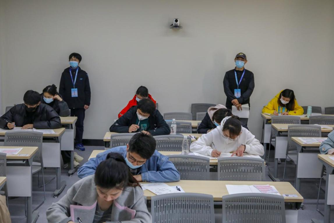 北京考区全国广播电视编辑记者播音员主持人资格考试在我校举行